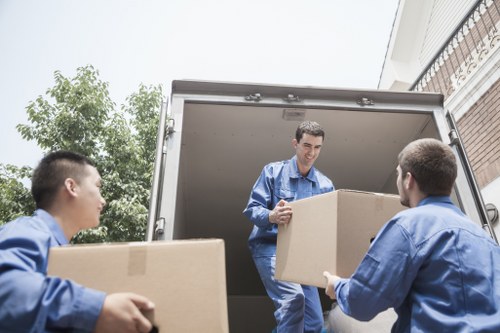 Packing and loading support for a Southkensington local move